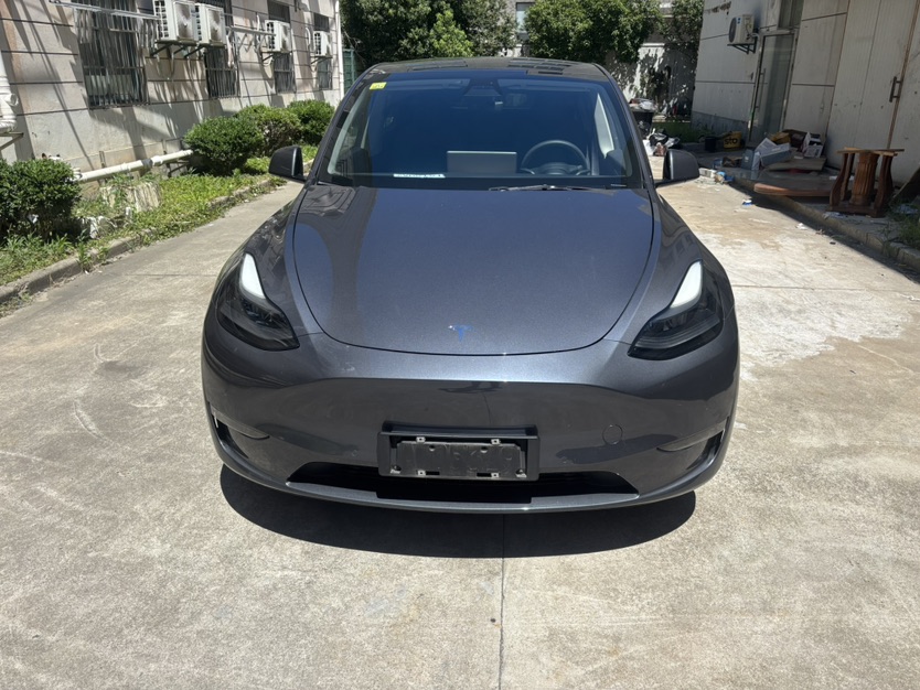 Tesla Model Y 2021 car image #2