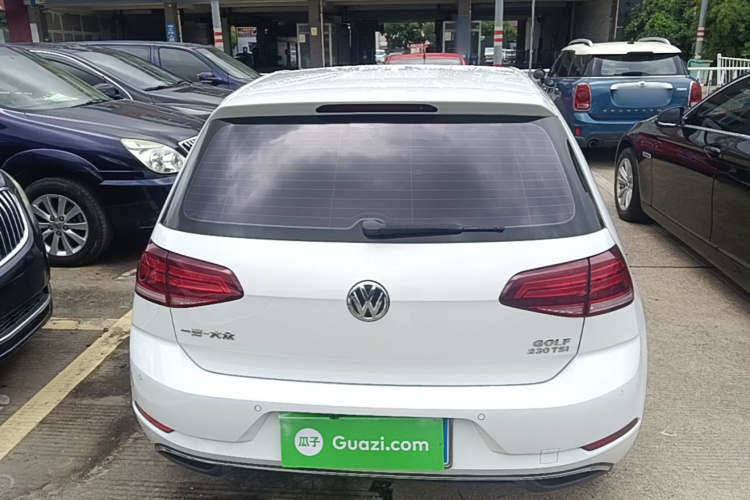 Volkswagen Golf 2018 car image #6