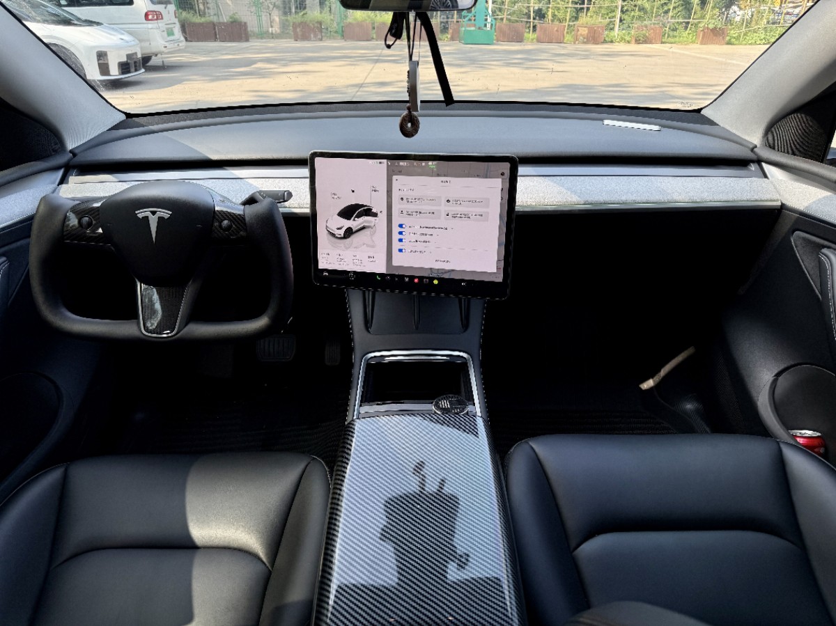 Tesla Model Y 2024 #4 Tesla Model Y 2024 صورة سيارة #4