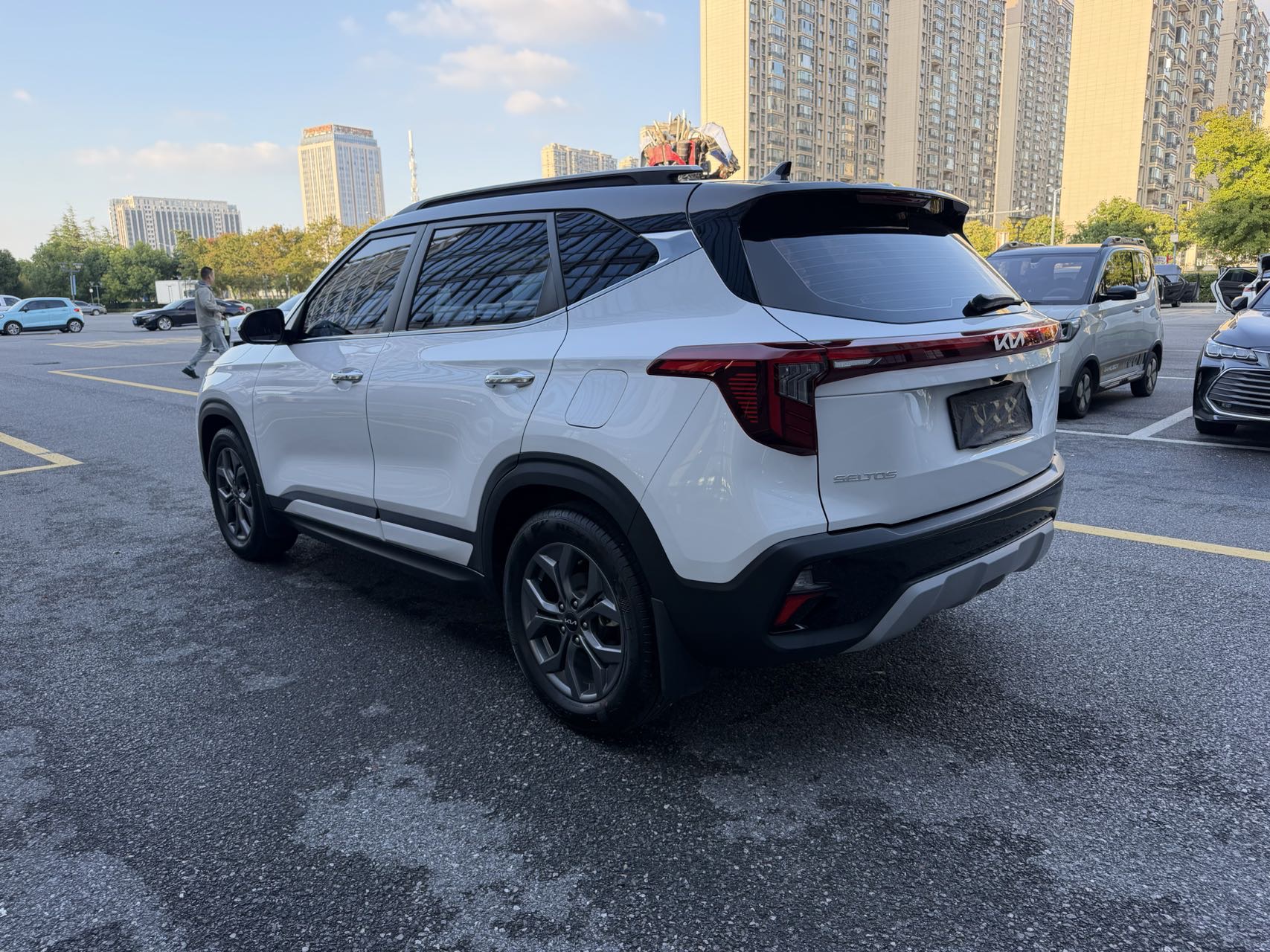 Kia Seltos 2023 car image #4