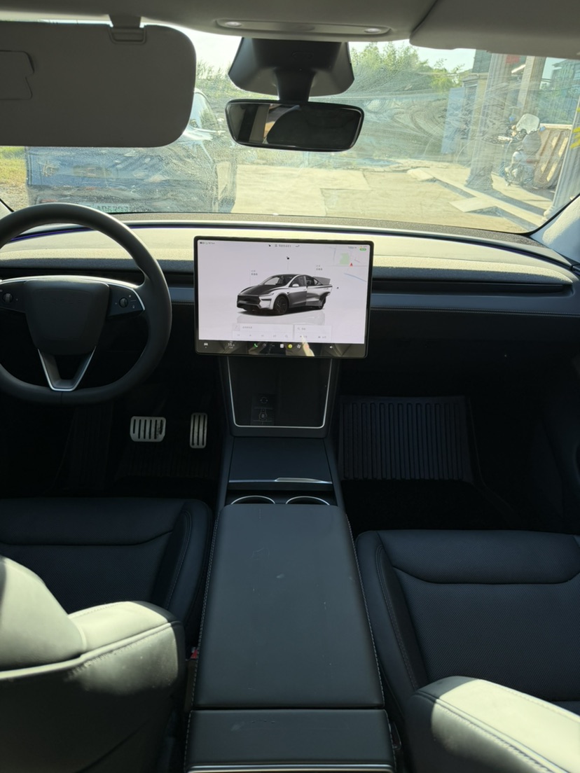 Tesla Model Y 2025 #7 Tesla Model Y 2025 car image #7