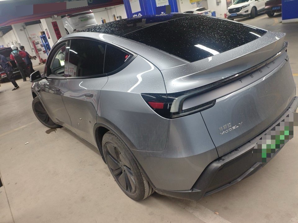 Tesla Model Y 2025 #4 Tesla Model Y 2025 immagine di auto #4