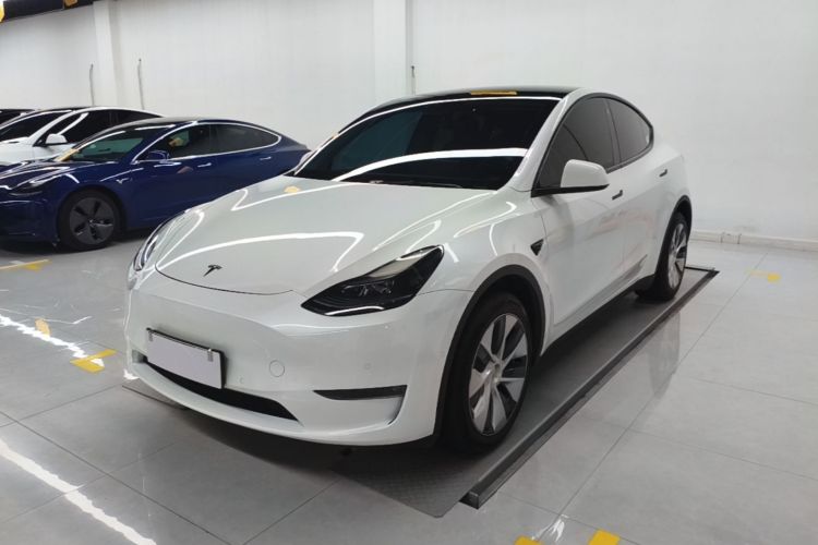 Tesla Model Y 2023 car image #2