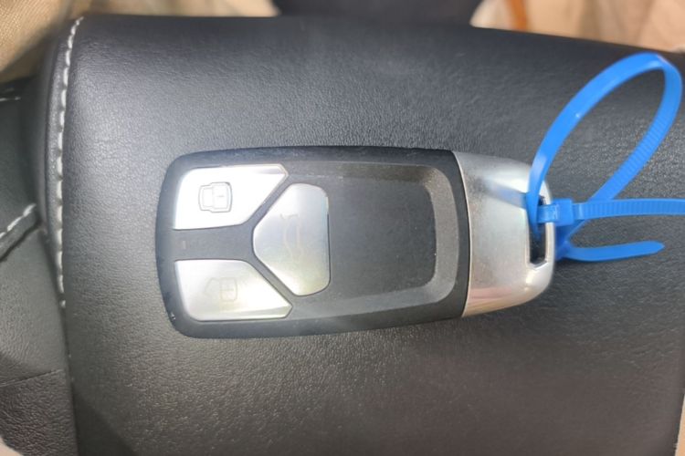 GEELY Emgrand 2019 car image #9