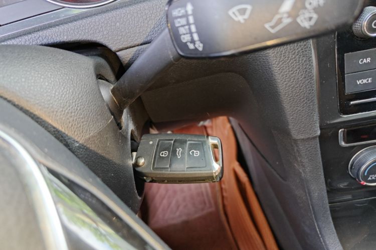 Volkswagen Golf 2019 car image #9