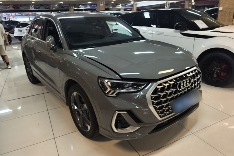 Audi Q3 2024 car image #4
