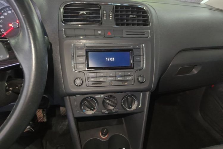 Volkswagen Polo 2016 car image #13