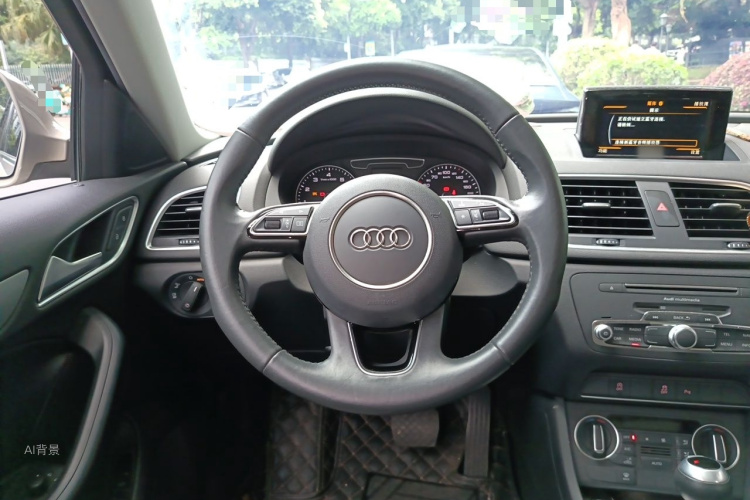 Audi Q3 2018 car image #12