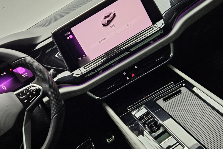 Volkswagen Golf 2022 car image #22