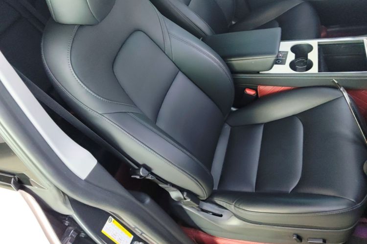 Tesla Model Y 2022 car image #24