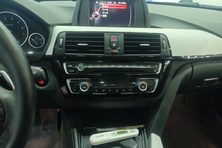 BMW 3 Series 2017 car image #13