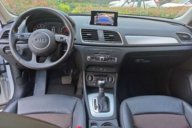 Audi Q3 2019 car image #10
