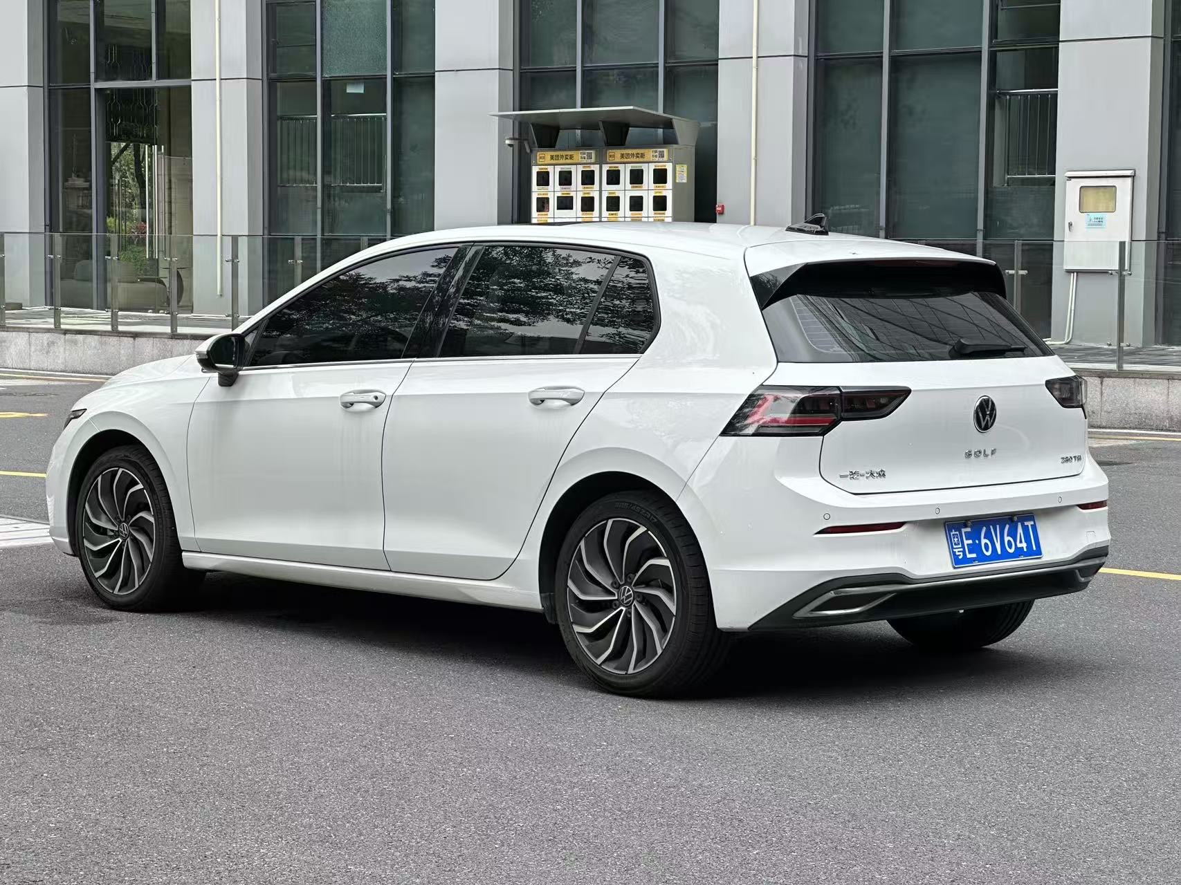 Volkswagen Golf 2021 car image #8
