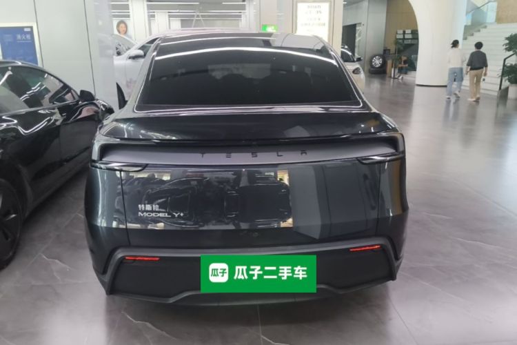 Tesla Model Y 2025 #6 Tesla Model Y 2025 car image #6