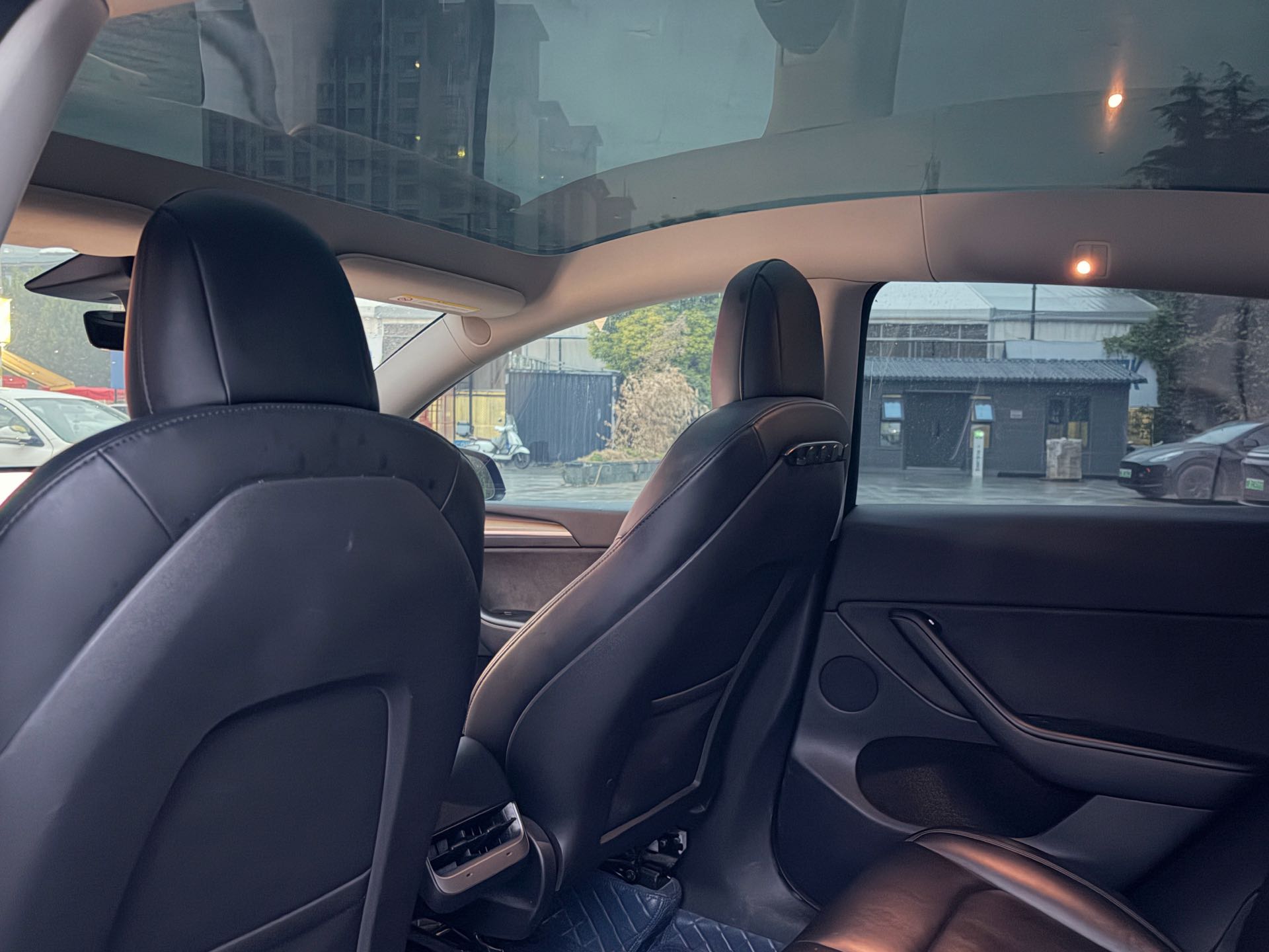 Tesla Model Y 2022 #3 Tesla Model Y 2022 car image #3