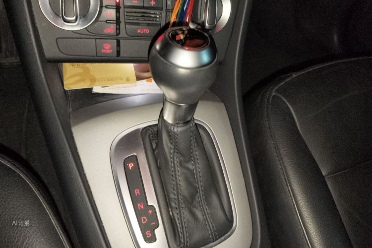 Audi Q3 2015 car image #16