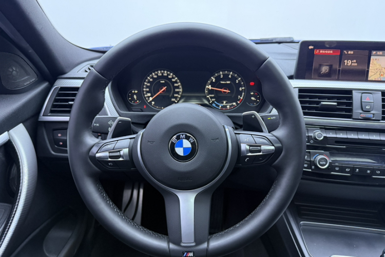 BMW 3 Series 2018 car image #11
