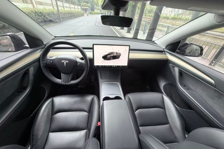 Tesla Model Y 2022 #5 Tesla Model Y 2022 car image #5