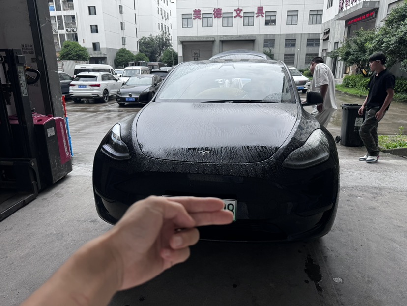 Tesla Model Y 2023 #2 Tesla Model Y 2023 car image #2