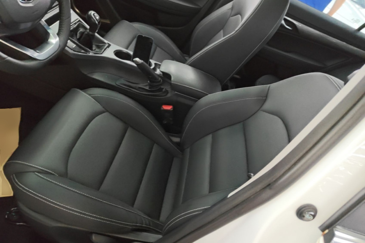 GEELY Emgrand 2019 car image #15