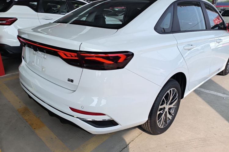 GEELY Emgrand 2026 car image #8