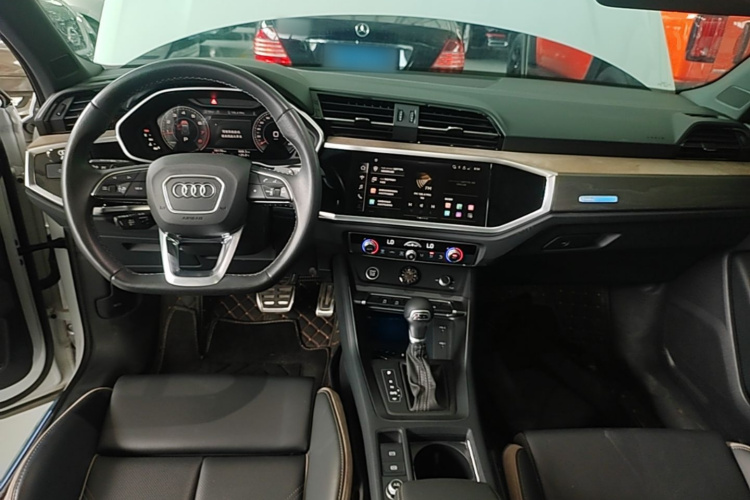 Audi Q3 2024 car image #10