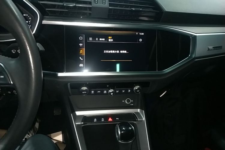 Audi Q3 2021 car image #13