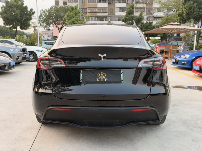 Tesla Model Y 2023 صورة سيارة #4
