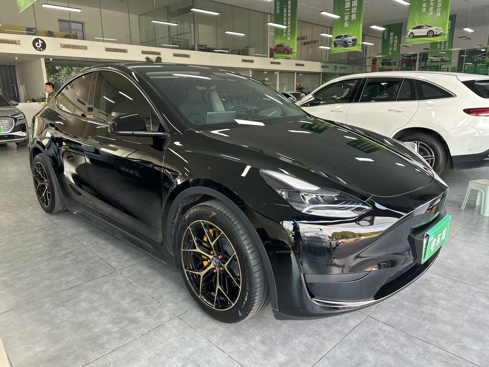 Tesla Model Y 2022 car image #3