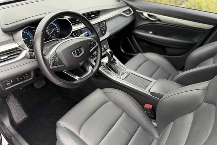 GEELY Emgrand 2019 #10 GEELY Emgrand 2019 car image #10