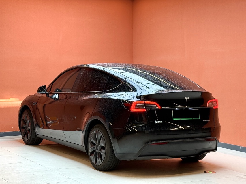 Tesla Model Y 2024 #4 Tesla Model Y 2024 car image #4
