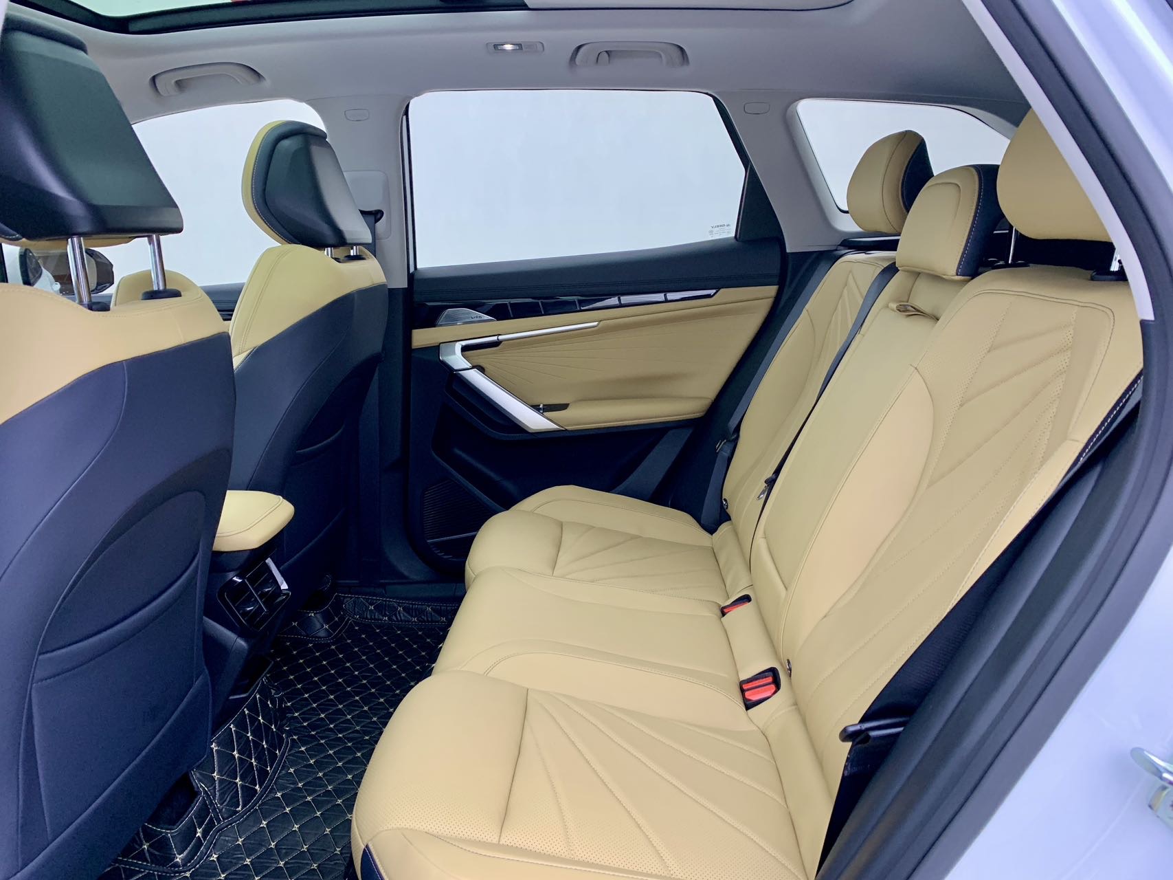 GEELY Boyue L 2023 car image #8