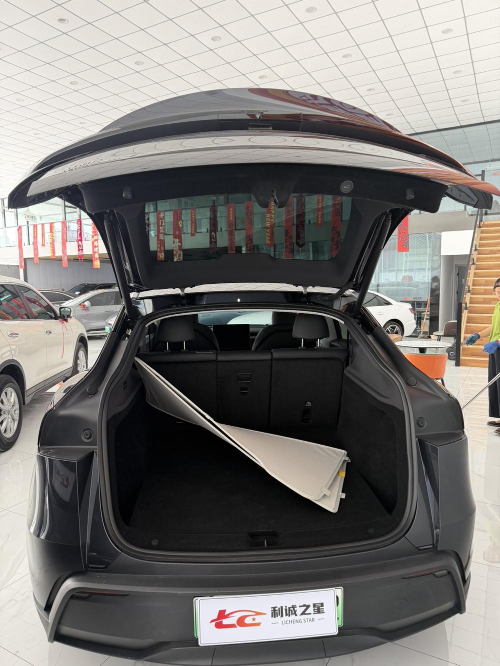 Tesla Model Y 2025 car image #17