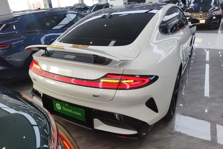 MI SU7 2025 immagine di auto #6