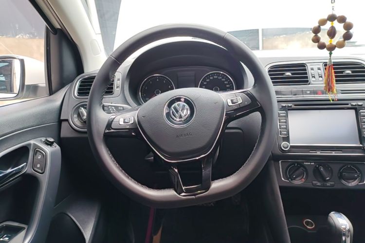 Volkswagen Polo 2016 car image #15
