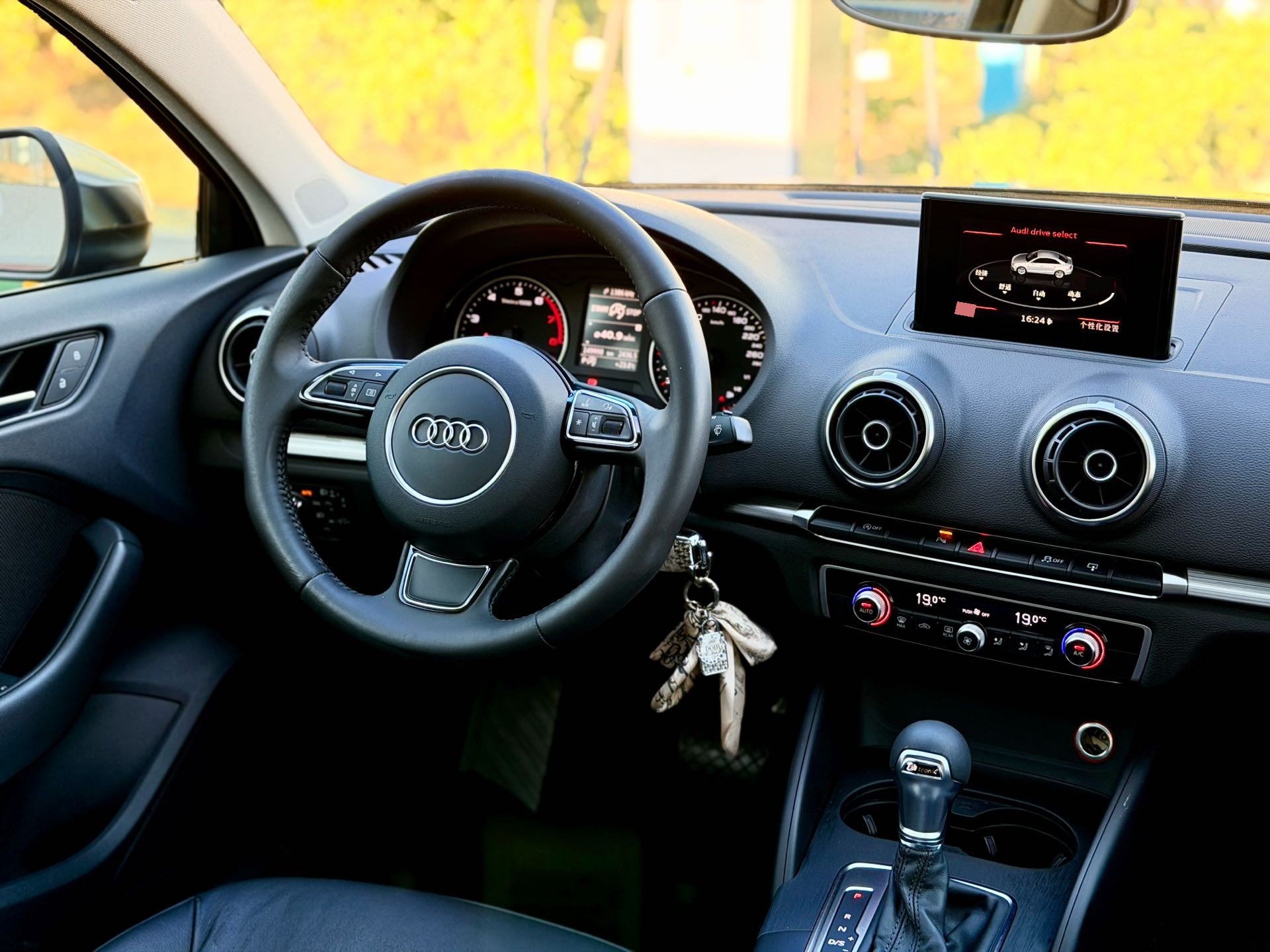 2015 car image #8