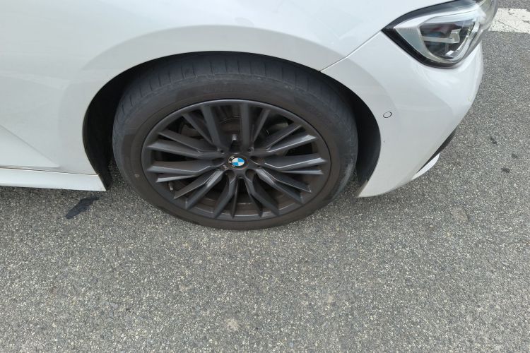 BMW 3 Series 2021 car image #9