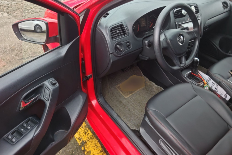 Volkswagen Polo 2017 car image #16