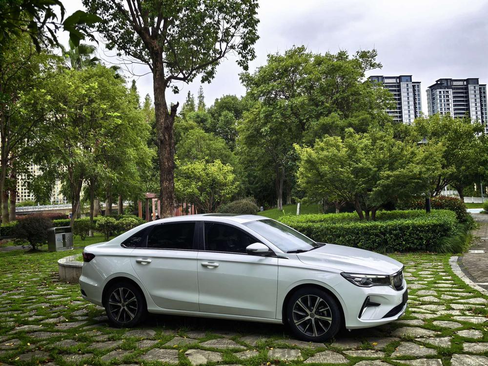 GEELY Emgrand 2022 #7 GEELY Emgrand 2022 car image #7