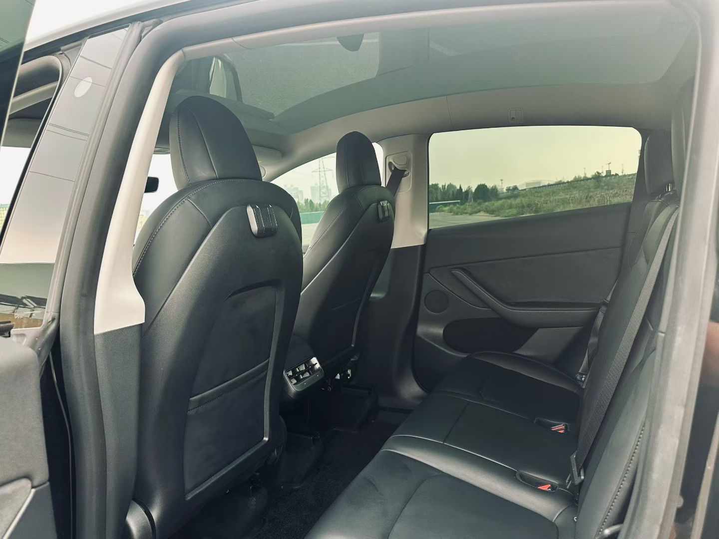 Tesla Model Y 2021 #8 Tesla Model Y 2021 car image #8