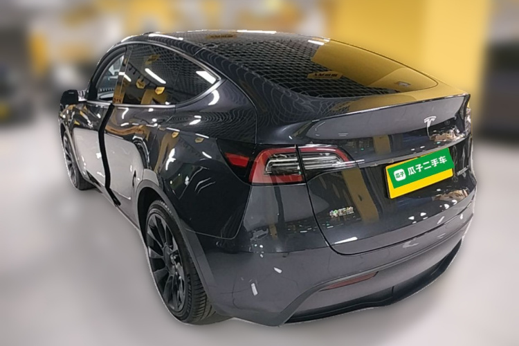 Tesla Model Y 2024 #5 Tesla Model Y 2024 car image #5