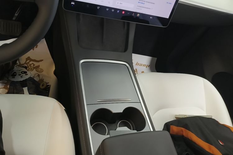 Tesla Model Y 2021 #14 Tesla Model Y 2021 car image #14