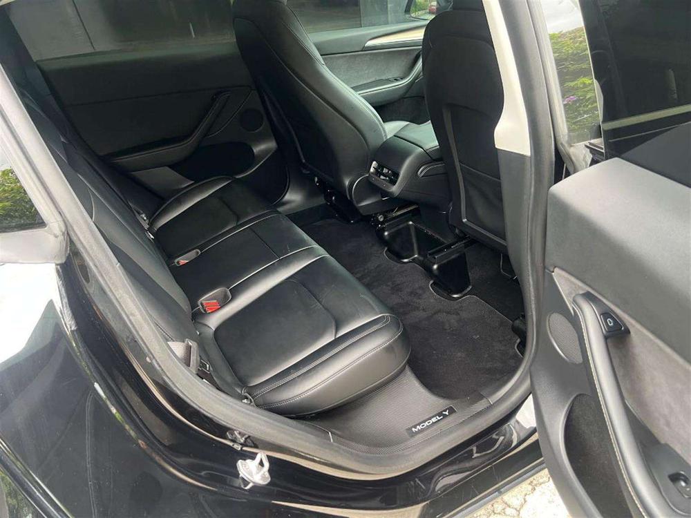 Tesla Model Y 2022 car image #14