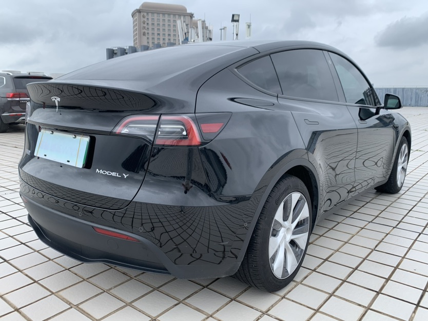 Tesla Model Y 2023 #6 Tesla Model Y 2023 car image #6
