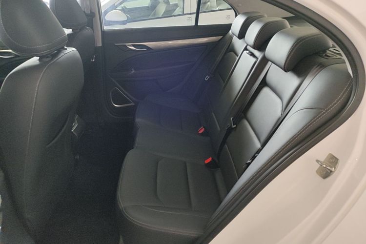 GEELY Emgrand 2019 #17 GEELY Emgrand 2019 car image #17