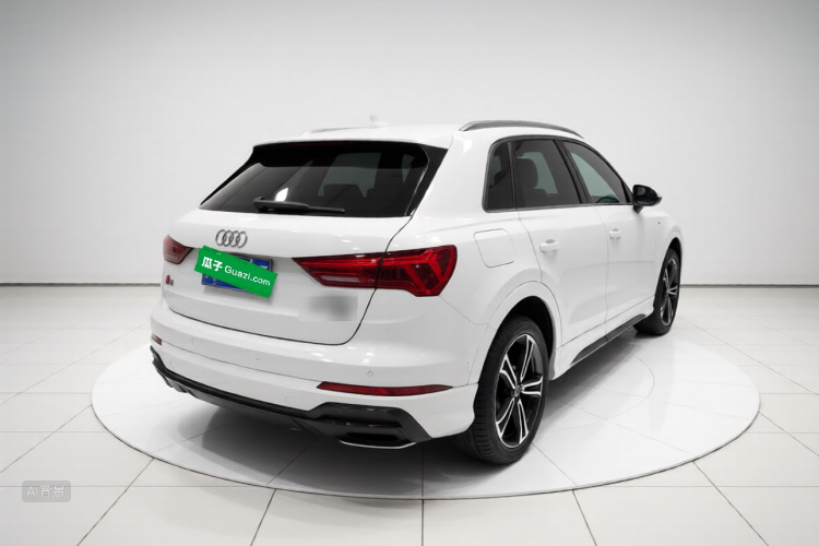 Audi Q3 2023 car image #7