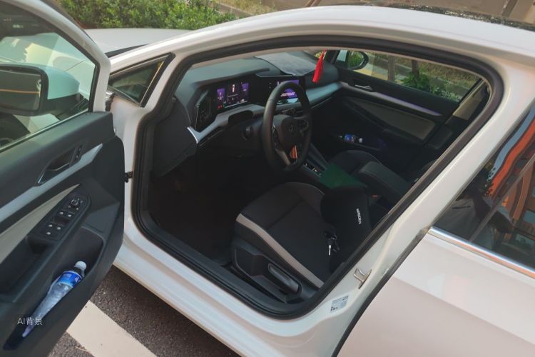 Volkswagen Golf 2024 car image #18