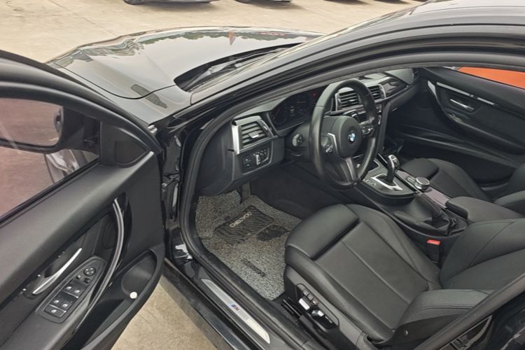 BMW 3 Series 2018 صورة سيارة #16