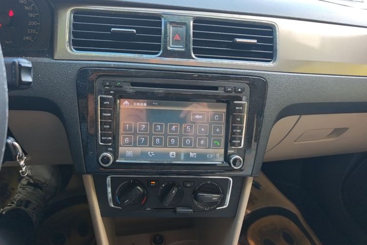 Volkswagen Santana 2015 car image #15