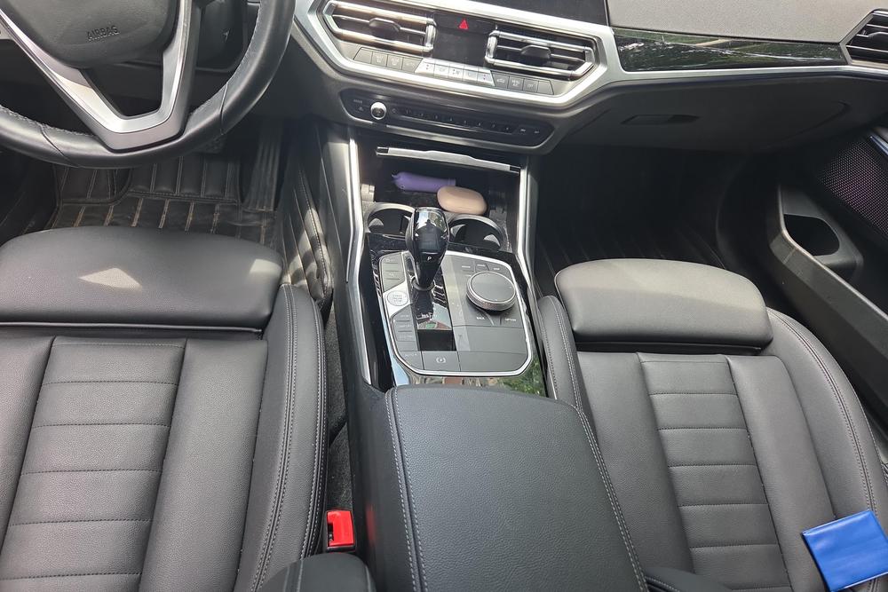 BMW 3 Series 2019 car image #11